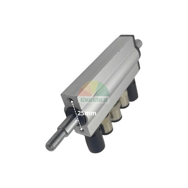 Silberner industrieller Pneumatik-Verteilerblock mit 25 mm Lochabstand und 4 Anschlüssen.