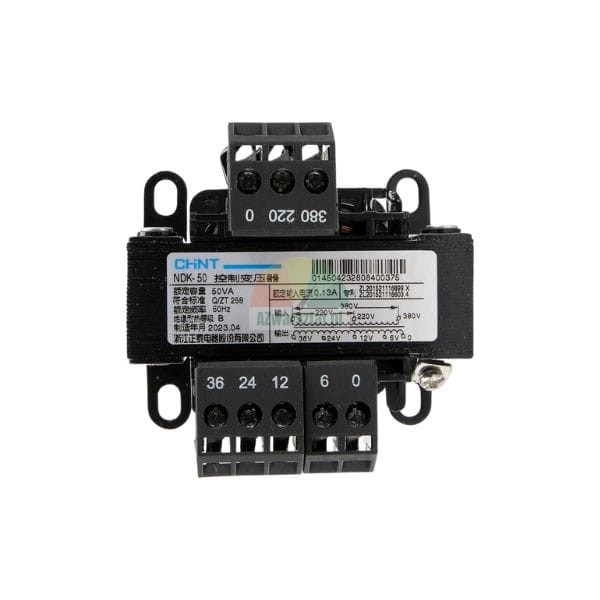 Steuertransformator CHNT NDK-50 mit 50VA Leistung, verschiedenen Spannungsausgängen und technischem Etikett.