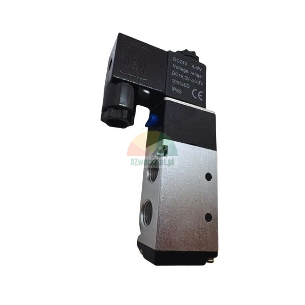 Pneumatisches Magnetventil mit silbernem Metallkörper und schwarzer DC24V Spule mit Schutzart IP65.