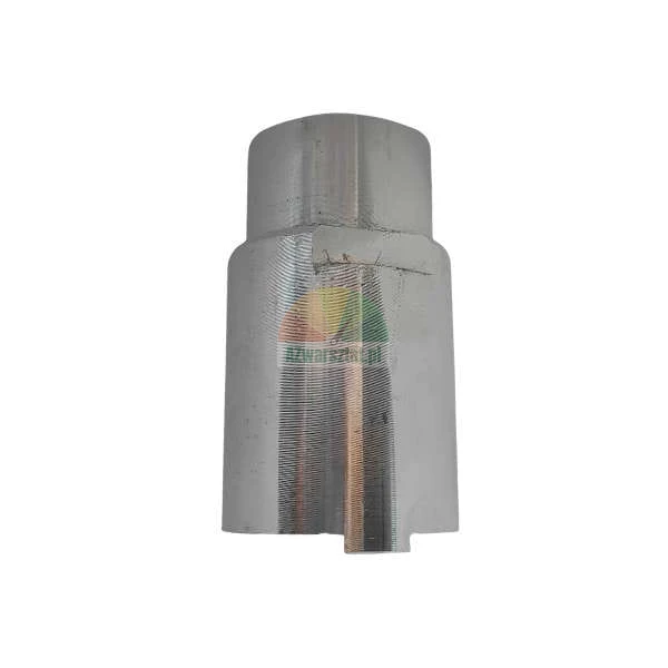 Metallsteckschlüssel oder Adapter in zylindrischer Form mit sichtbaren Bearbeitungsspuren auf weißem Hintergrund.