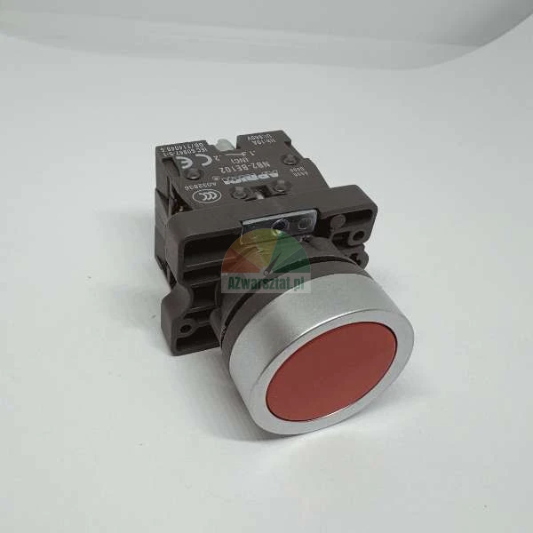 Roter industrieller Drucktaster mit silberner Einfassung und schwarzem Gehäuse, Modell NB2-BE102