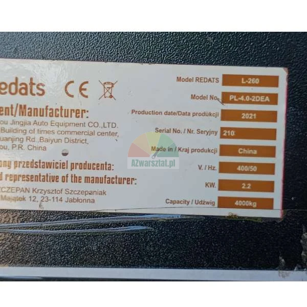 Typenschild der Hebebühne Redats L-260