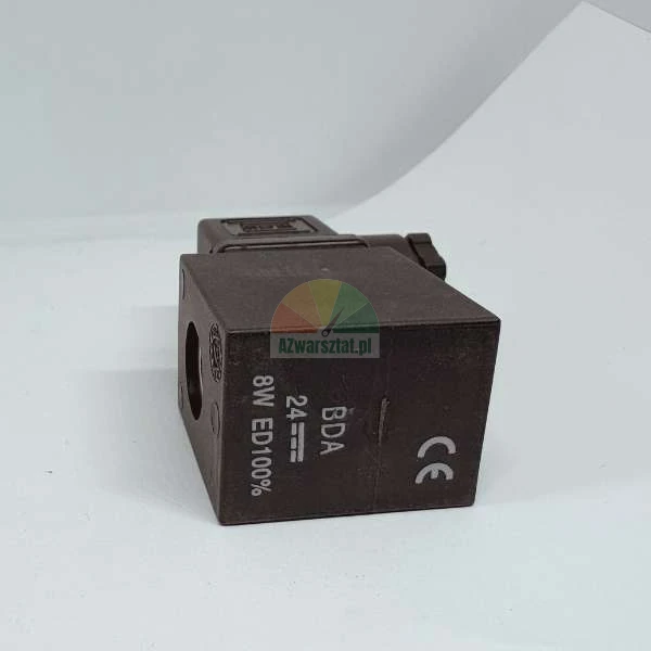 Schwarze Magnetspule BDA 24V 8W ED100 Prozent mit CE-Kennzeichnung auf weißem Hintergrund