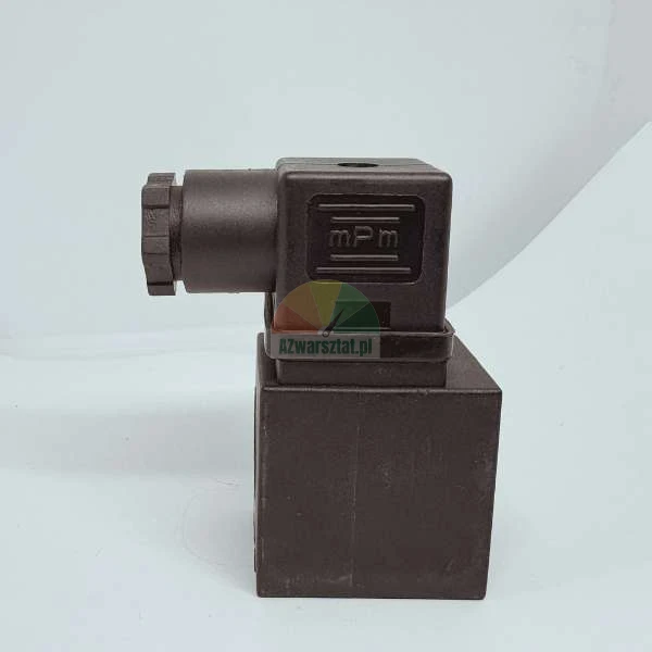 Schwarzer mPm Magnetventilstecker, Seitenansicht auf weißem Hintergrund.