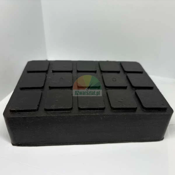 Schwarze Gummiauflage für Wagenheber mit strukturierter quadratischer Oberfläche.