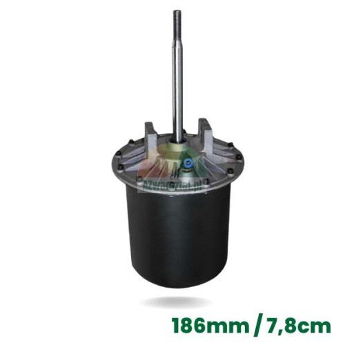 Kompletter Abstreiferzylinder 186mm mit 16,5-32cm Kolbenstange und 7,8cm Befestigung auf weißem Hintergrund
