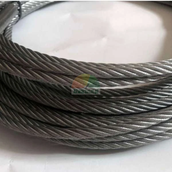 Aufgerolltes Drahtseil aus Stahl mit sichtbarer Litzenstruktur