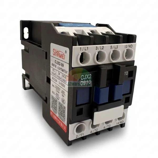 Motor-Schütz CJX2 0910 24V DC der Marke SHAMEI auf weißem Hintergrund