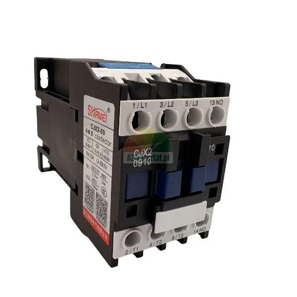 AC-Schütz Modell CJX2-0910 mit blauen Tasten und beschrifteten Anschlussklemmen auf weißem Hintergrund