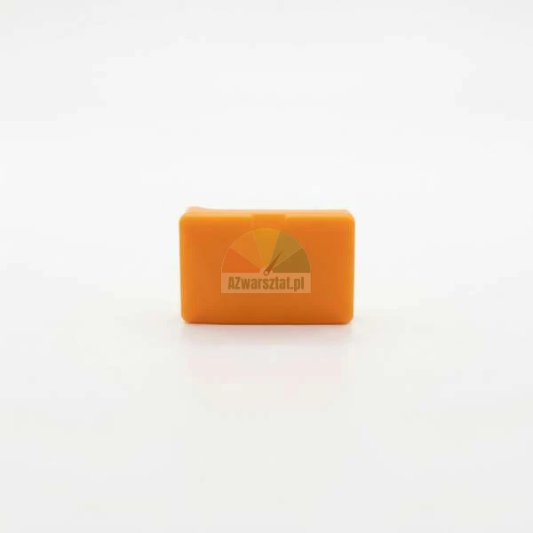 Kleine orangefarbene Kunststoffbox auf weißem Hintergrund