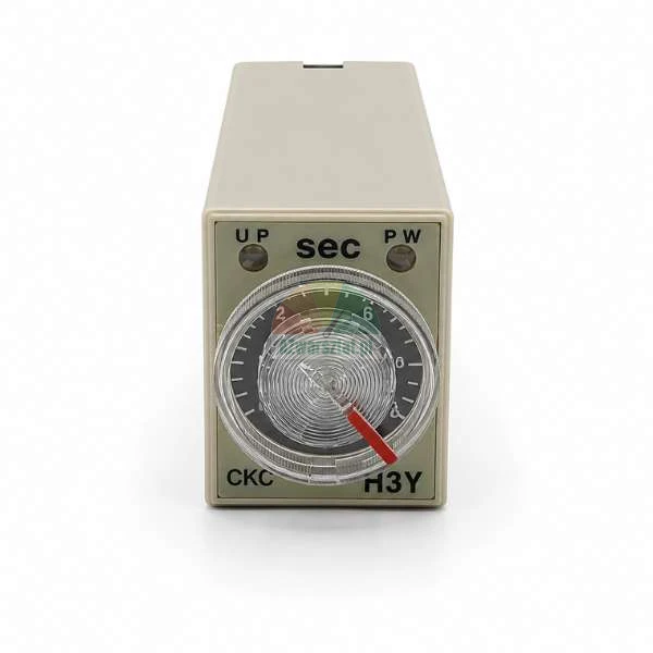 Analoges Zeitrelais CKC H3Y mit einer Skala von 0 bis 10 Sekunden und LED-Anzeigen für UP und PW.