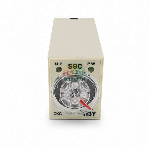 Analoges Zeitrelais CKC H3Y mit verstellbarem Einstellrad in Sekunden und beigem Gehäuse.