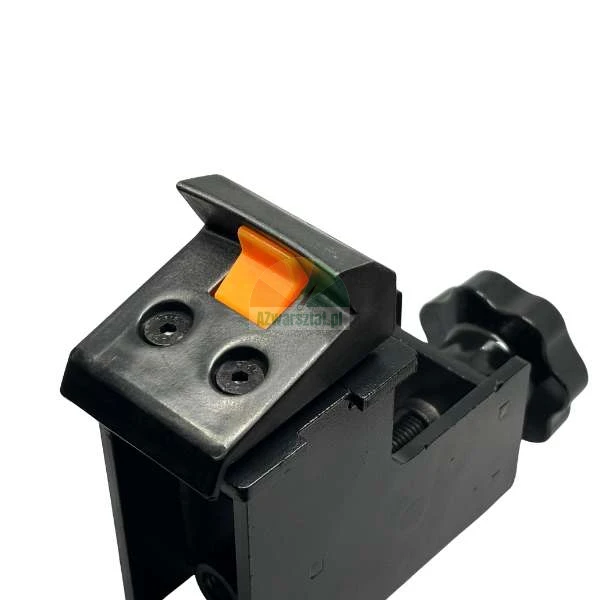 Schwarzer T-Nut-Anschlag mit einem orangefarbenen Klapphebel und einem sternförmigen Einstellknopf.
