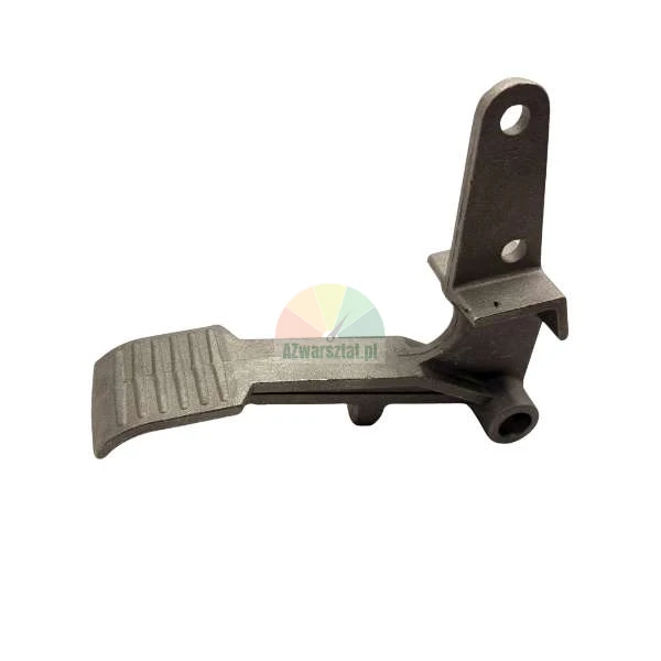 Metall-Hebelpedal, gegossenes mechanisches Bauteil mit Befestigungslöchern und gerippter Trittfläche auf weißem Hintergrund.