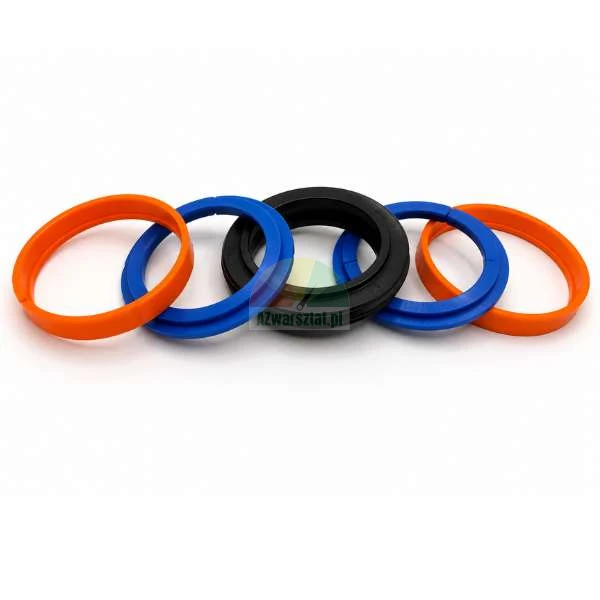 Ein Set von farbigen Dichtungsringen - orange, blau und schwarz - in einer Reihe auf weißem Hintergrund angeordnet.