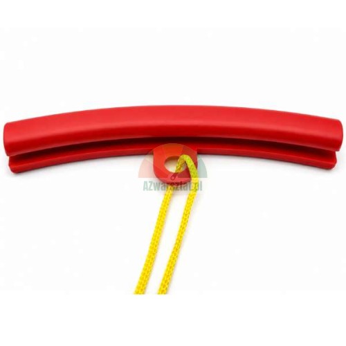 Roter Felgenschoner mit gelber Schnur, der die Felge bei der Reifenmontage vor Kratzern schützt