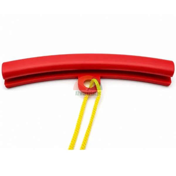 Roter Felgenschoner mit gelber Schnur, der die Felge bei der Reifenmontage vor Kratzern schützt