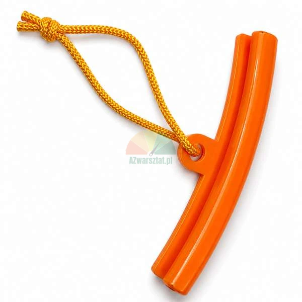 Orangefarbener Felgenschoner mit Schnur auf weißem Hintergrund.
