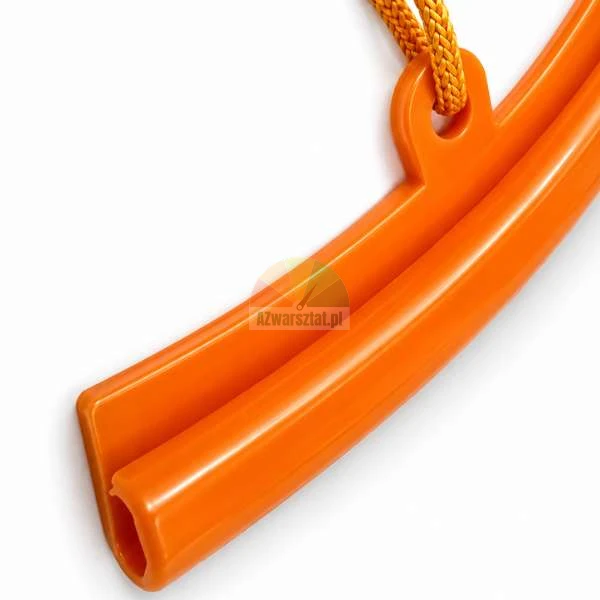 Nahaufnahme einer orangefarbenen Kunststoff-Profilschiene mit Öse und eingefädeltem Seil auf weißem Hintergrund.