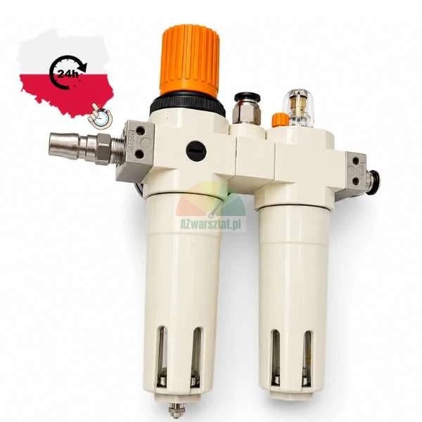 Pneumatische Wartungseinheit bestehend aus Filter, Druckregler mit orangefarbenem Drehknopf und Öler, mit Schnellkupplungen auf weißem Hintergrund.