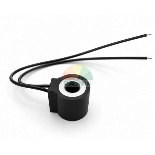Schwarze DC24V Magnetspule mit zwei schwarzen Anschlusskabeln auf weissem Hintergrund