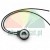Schwarzer Ringsensor mit silbernem Metallkern und zwei langen schwarzen Kabeln auf weissem Hintergrund.
