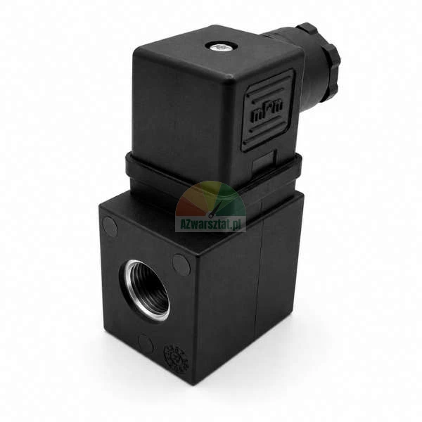 Schwarzes Magnetventil mit DIN-Stecker auf weißem Hintergrund.