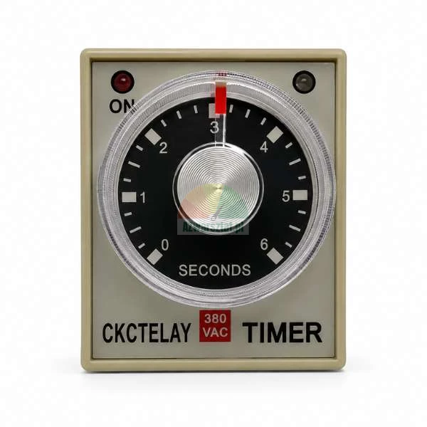 Analoges Zeitrelais CKCTELAY 380 VAC mit einer Skala von 0 bis 6 Sekunden, eingestellt auf den Wert 3.