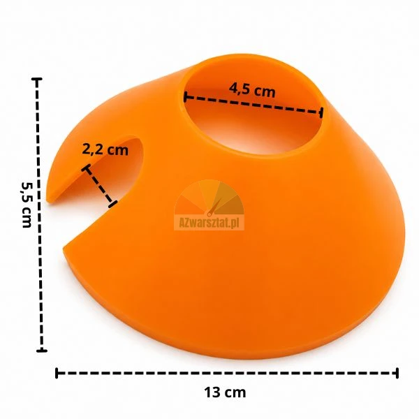 Oranger Trainingskegel aus Kunststoff mit Aussparung und Maßangaben: Höhe 5.5 cm, Basisdurchmesser 13 cm.