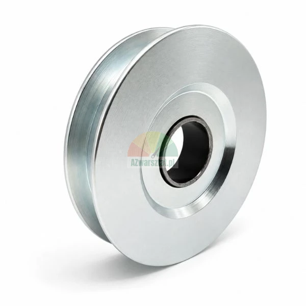 Metallene Riemenscheibe mit Nut auf weißem Hintergrund