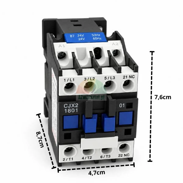 Motorschütz CJX2 1801 24V AC mit Abmessungen 7,6 x 8,7 x 4,7 cm auf weißem Hintergrund